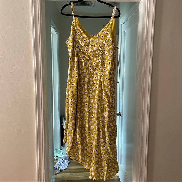 Yellow And White Floral Midi Dress - Picture 2 of 5